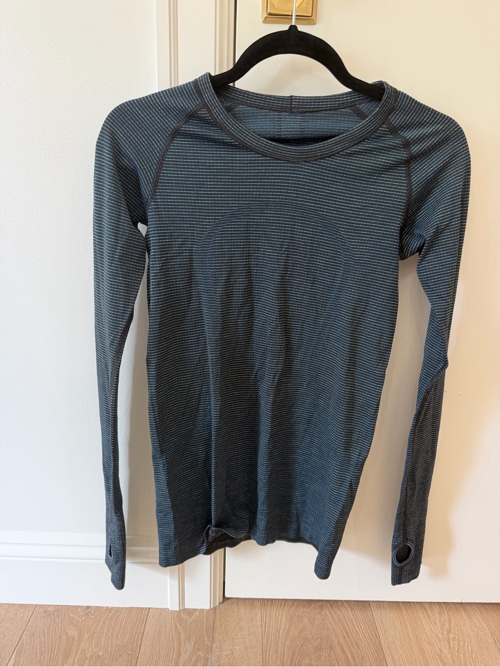 lululemon swiftly long sleeve size 6 - navy blue
